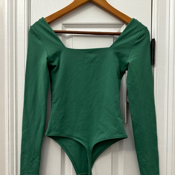 NWT Babaton Nature Green Contour Longsleeve Bodysuit XS - Picture 4 of 4